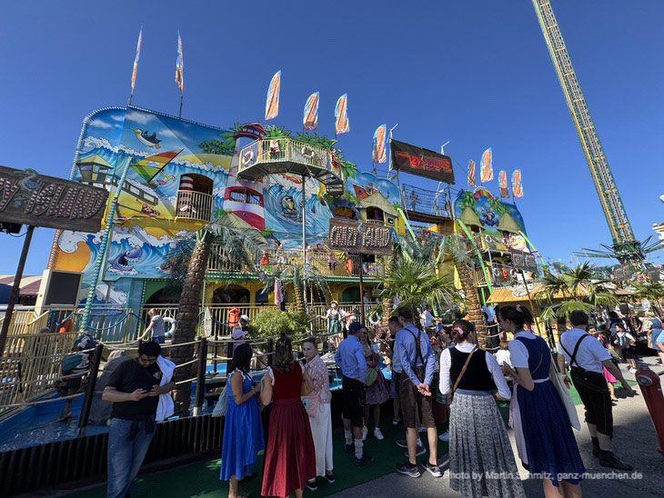 Oktoberfest 2025: Crazy Island von Klaus Rudolf Schneider auf der Wiesn 2024 in der Straße 5 (NEU seit 2023) (©Fotop: Martin Schmitz)